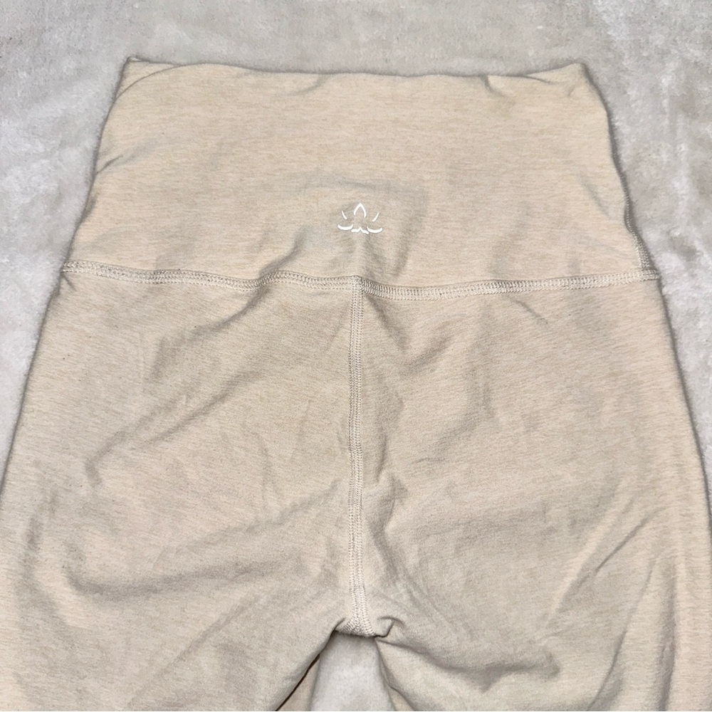 Beyond Yoga Cream Buttery Soft Biker Short Size Small - Picture 7 of 8